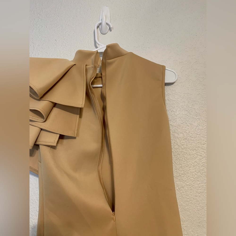 Women Size Medium Beige Sleeveless Ruffled Sheath Dress Cocktail - Picture 8 of 9